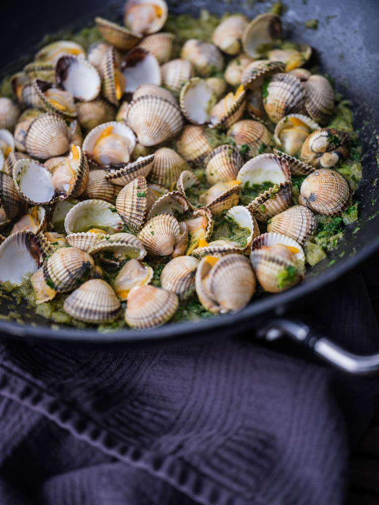 Kokkels met groene curry